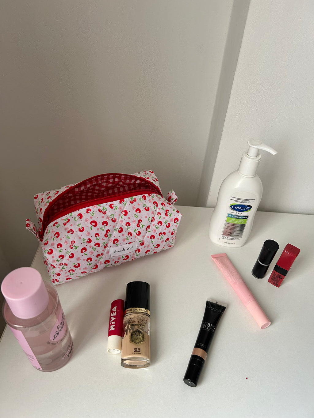 Makeup bag Cherry