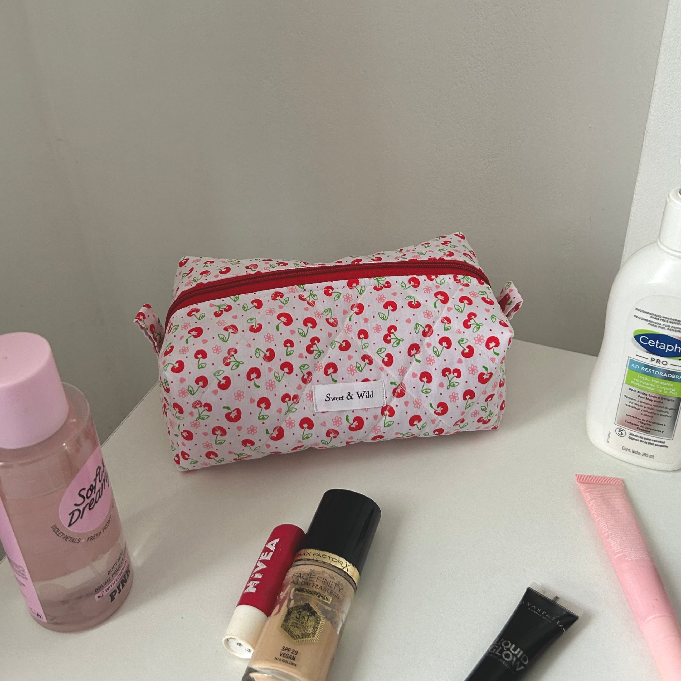 Makeup bag Cherry